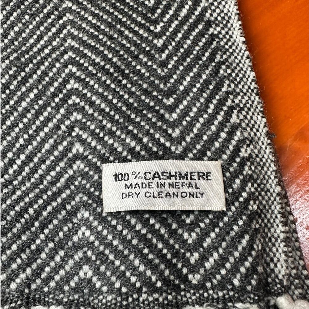 100% Cashmere Throw - Made in Nepal - 80" x 48" - Picture 2 of 3